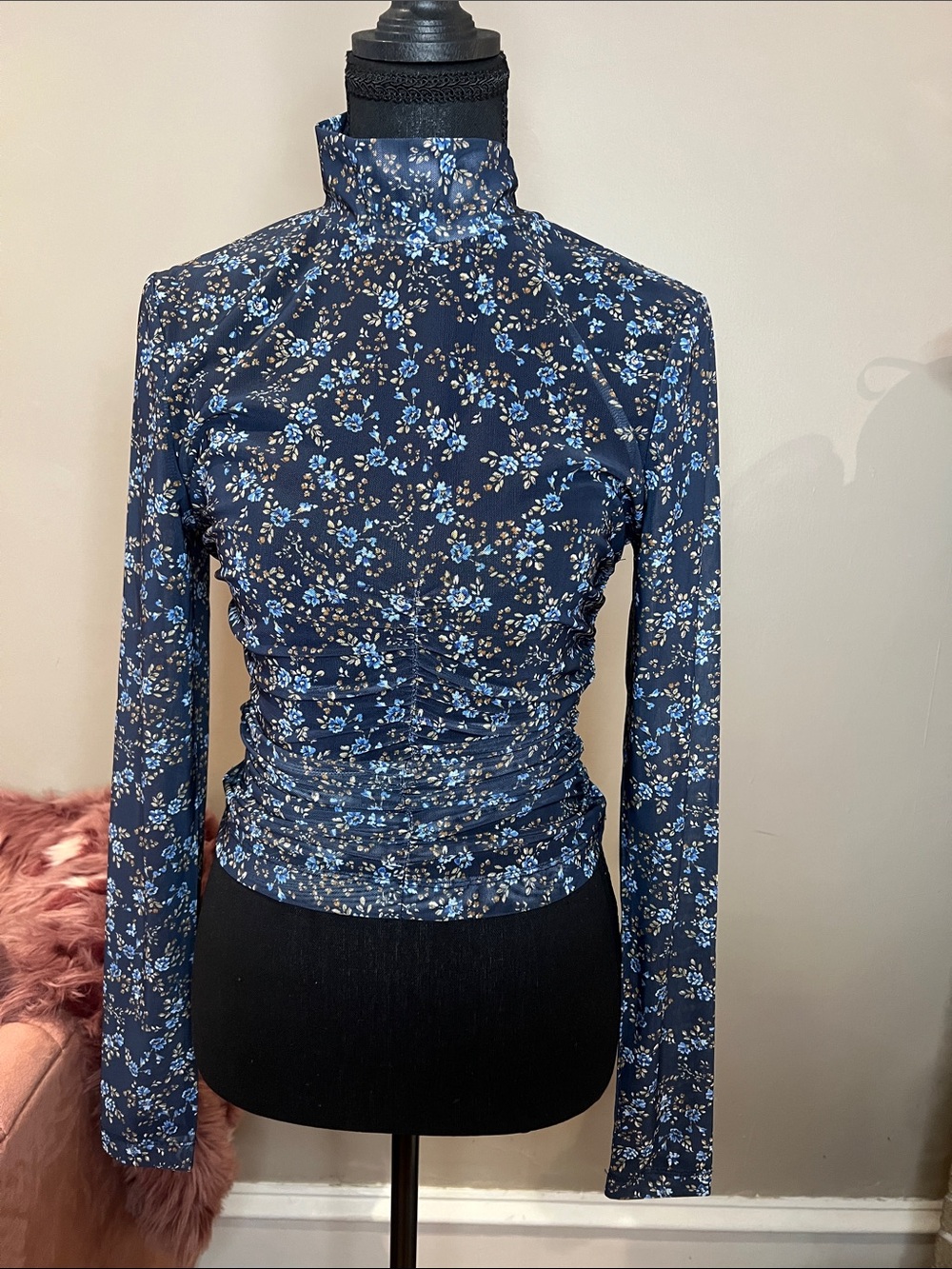 Women’s Avec Les Filles Navy Blue Floral Mock Neck Long Sleeve Top - Picture 2 of 3